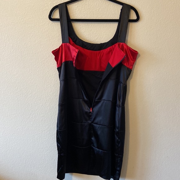 Bisou Bisou Two Tone Satin & Beaded Collar Body Con Dress - Picture 6 of 8